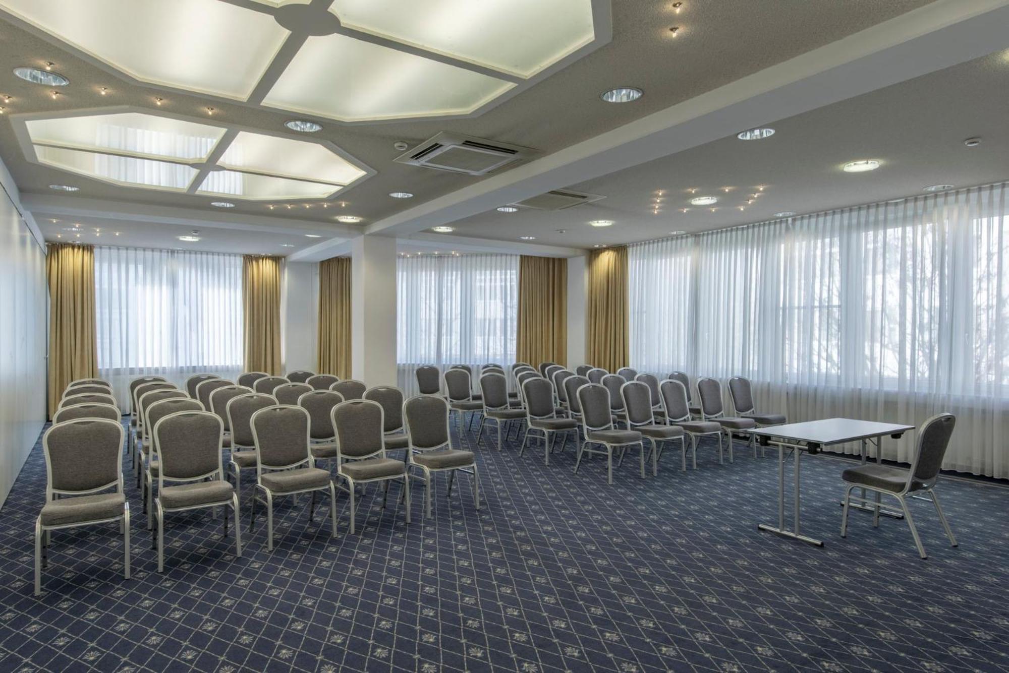 Holiday Inn Munich Unterhaching By Ihg Eksteriør bilde