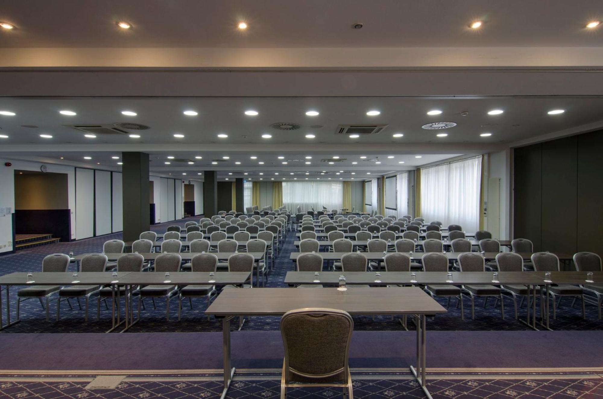Holiday Inn Munich Unterhaching By Ihg Eksteriør bilde